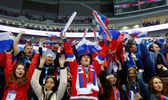 Российские фанаты во время матча Россия - Словакия