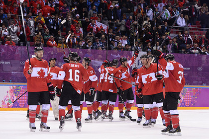 Игроки сборной Канады после победы над сборной США