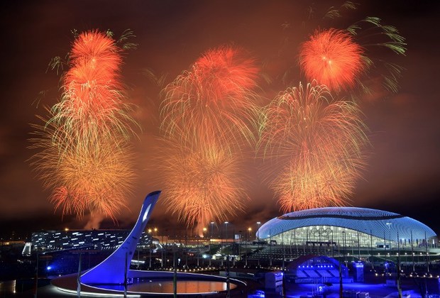 Салют после церемонии закрытия Олимпиады в Сочи